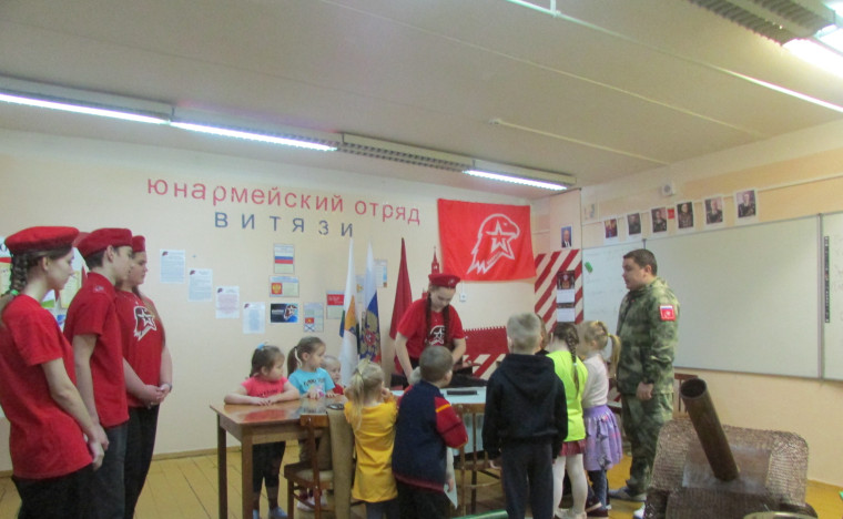 Дошкольники в гостях у юнармейцев.